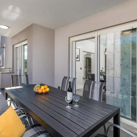 Grande T&d For 14 People Near With Sauna, Fitness & Heated Pool * Pula