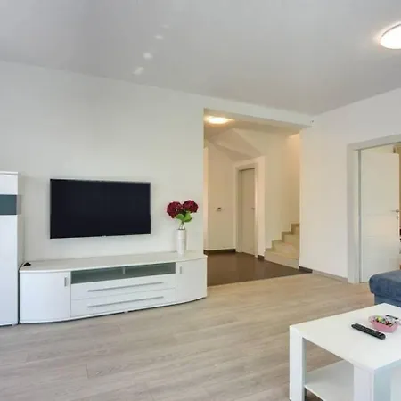 Vila Grande T&d For 14 People Near With Sauna, Fitness & Heated Pool *