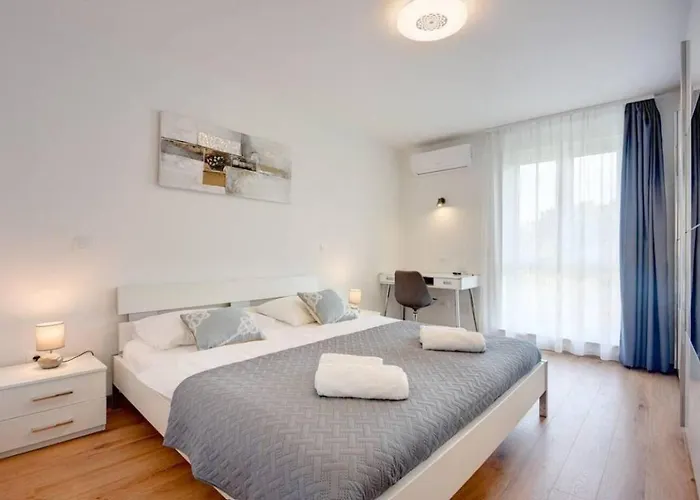 Grande T&d For 14 People Near With Sauna, Fitness & Heated Pool Vila Pula