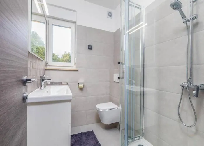 Grande T&d For 14 People Near With Sauna, Fitness & Heated Pool