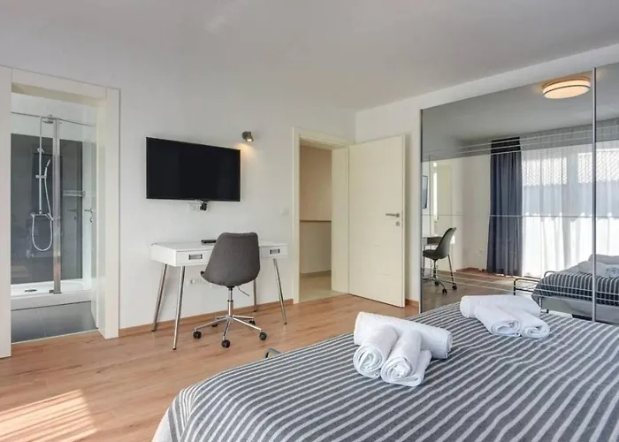 Grande T&d For 14 People Near With Sauna, Fitness & Heated Pool Vila *