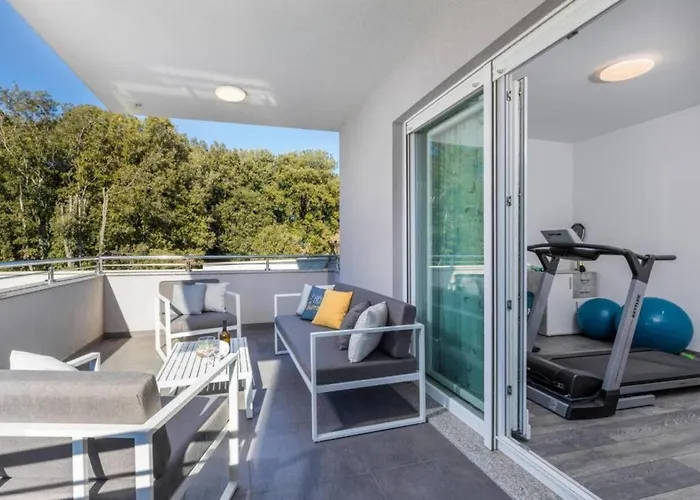 Grande T&d For 14 People Near With Sauna, Fitness & Heated Pool Vila