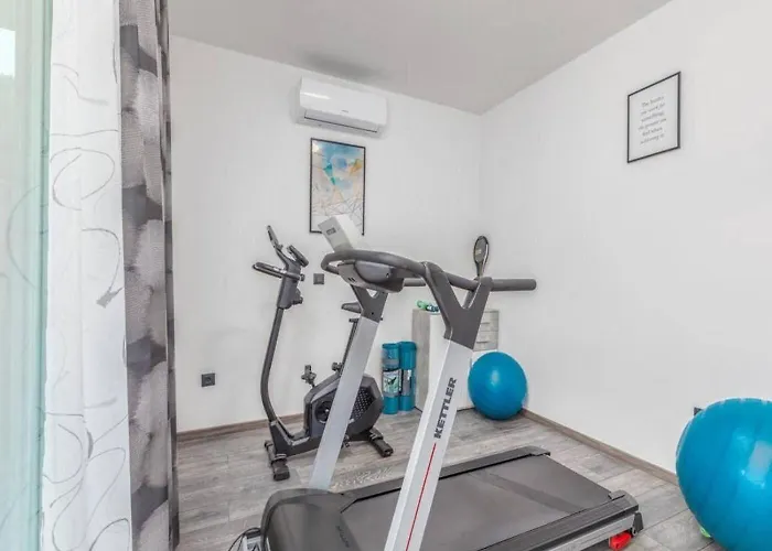 Vila Grande T&d For 14 People Near With Sauna, Fitness & Heated Pool *