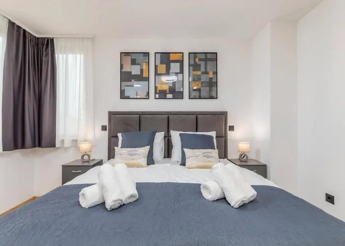 Vila Grande T&d For 14 People Near With Sauna, Fitness & Heated Pool Pula