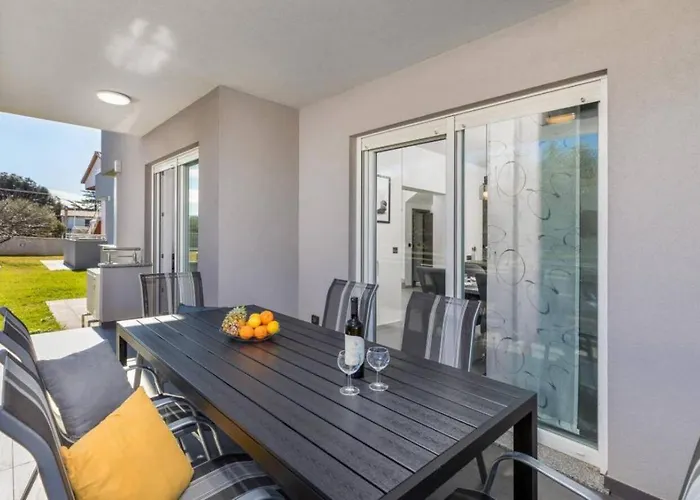 Grande T&d For 14 People Near With Sauna, Fitness & Heated Pool * Pula