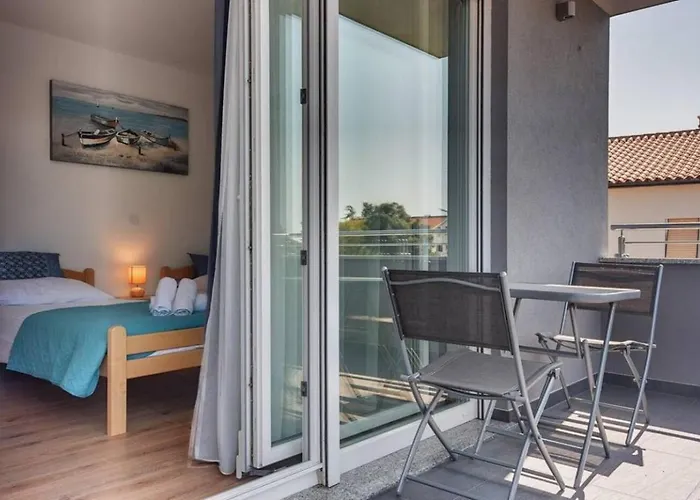 Grande T&d For 14 People Near With Sauna, Fitness & Heated Pool