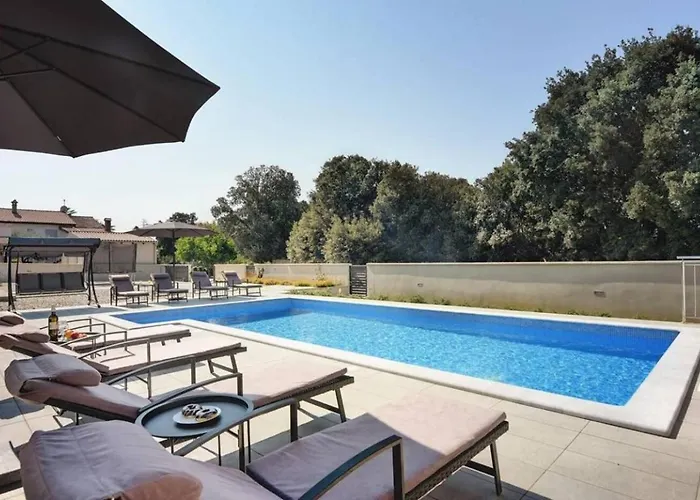 Vila Grande T&d For 14 People Near With Sauna, Fitness & Heated Pool