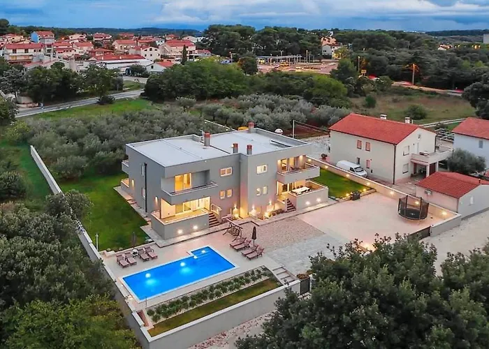 Grande T&d For 14 People Near With Sauna, Fitness & Heated Pool Vila *