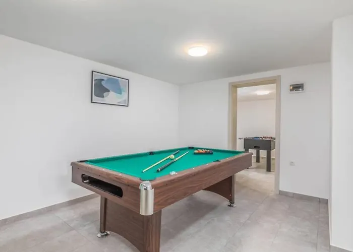 Vila Grande T&d For 14 People Near With Sauna, Fitness & Heated Pool Pula