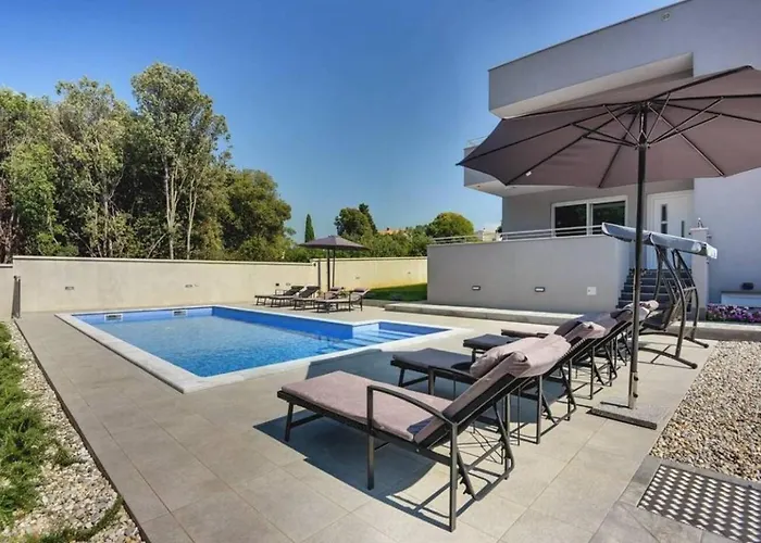 Grande T&d For 14 People Near With Sauna, Fitness & Heated Pool * Pula