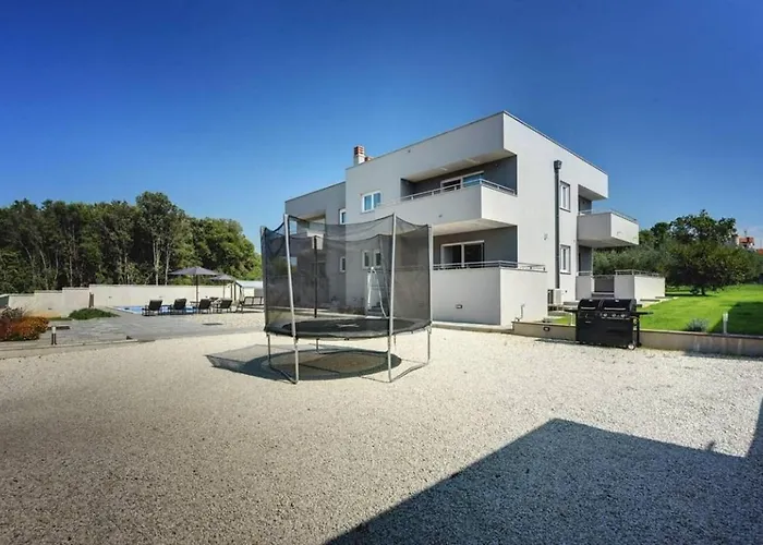 Grande T&d For 14 People Near With Sauna, Fitness & Heated Pool Vila