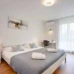 Grande T&d For 14 People Near With Sauna, Fitness & Heated Pool Villa Pula