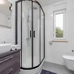 Grande T&d For 14 People Near With Sauna, Fitness & Heated Pool *