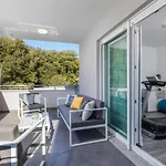 Grande T&d For 14 People Near With Sauna, Fitness & Heated Pool Villa