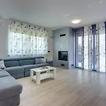 Grande T&d For 14 People Near With Sauna, Fitness & Heated Pool