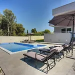 Grande T&d For 14 People Near With Sauna, Fitness & Heated Pool * Pula