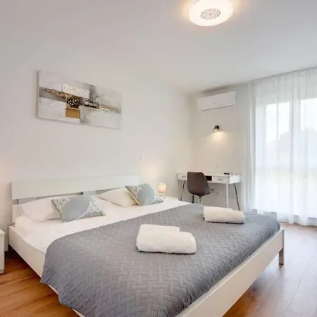 Grande T&d For 14 People In With Sauna, Fitness & Heated Pool וילה פולה