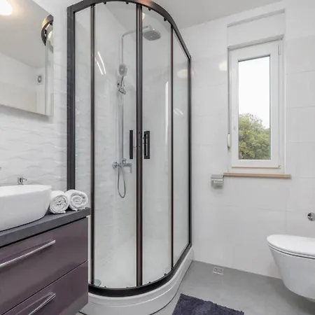 Grande T&d For 14 People In With Sauna, Fitness & Heated Pool *