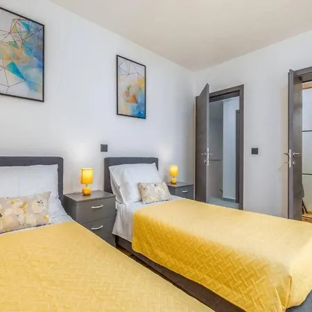 Villa Grande T&d For 14 People Near With Sauna, Fitness & Heated Pool *