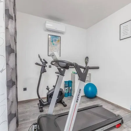 Villa Grande T&d For 14 People Near With Sauna, Fitness & Heated Pool *