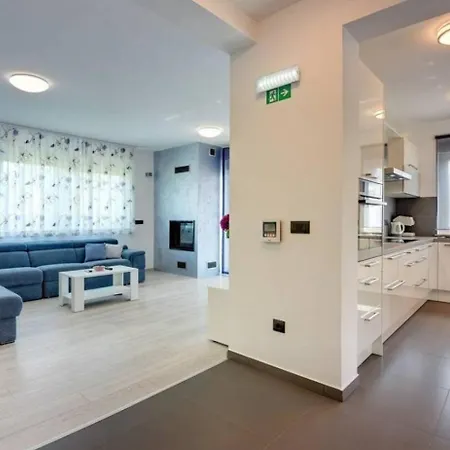 Villa Grande T&d For 14 People Near With Sauna, Fitness & Heated Pool