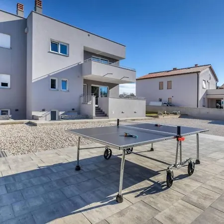 Grande T&d For 14 People Near With Sauna, Fitness & Heated Pool Pula