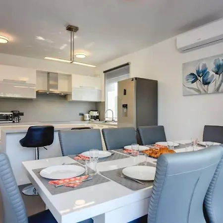 Grande T&d For 14 People In With Sauna, Fitness & Heated Pool * Póla