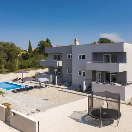 Grande T&d For 14 People Near With Sauna, Fitness & Heated Pool Villa Pula