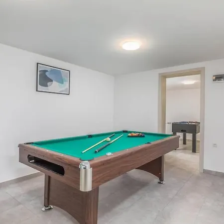 Villa Grande T&d For 14 People Near With Sauna, Fitness & Heated Pool Pola