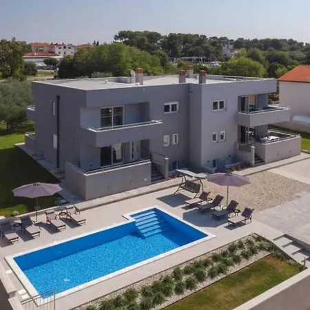 Villa Grande T&d For 14 People Near With Sauna, Fitness & Heated Pool *