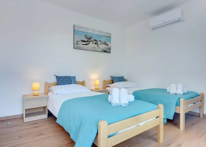 Grande T&d For 14 People Near With Sauna, Fitness & Heated Pool Villa Pula