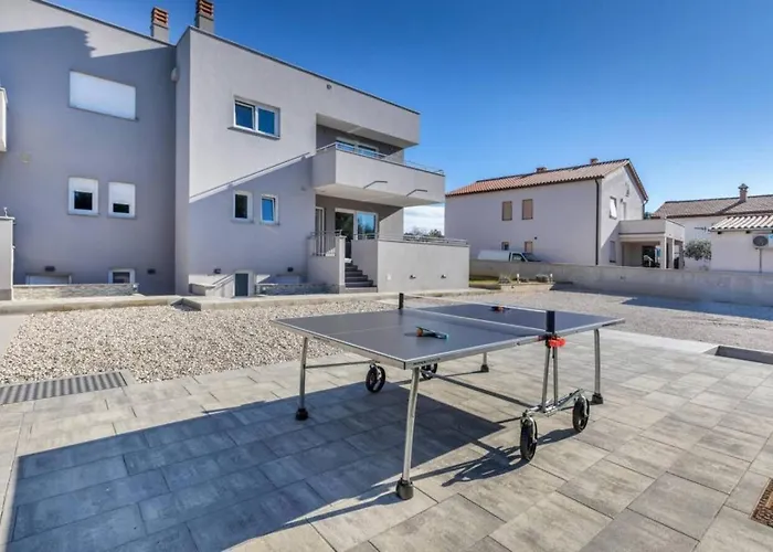 Grande T&d For 14 People Near With Sauna, Fitness & Heated Pool Pula