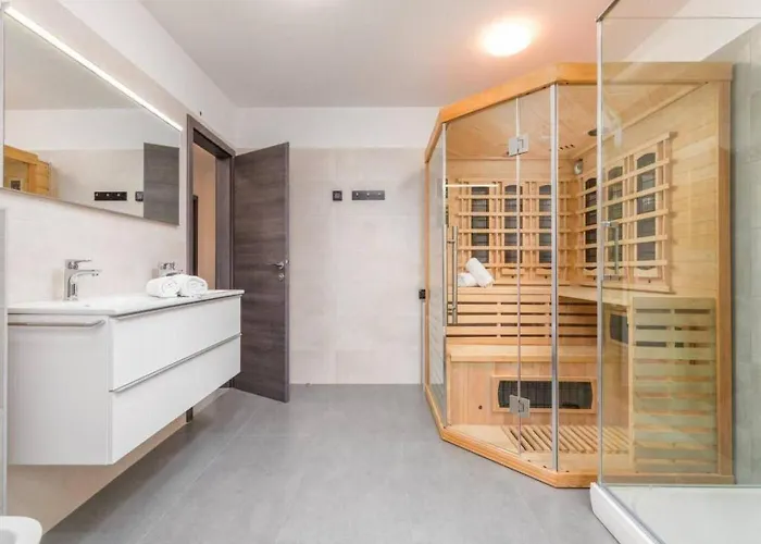 Grande T&d For 14 People Near With Sauna, Fitness & Heated Pool プーラ