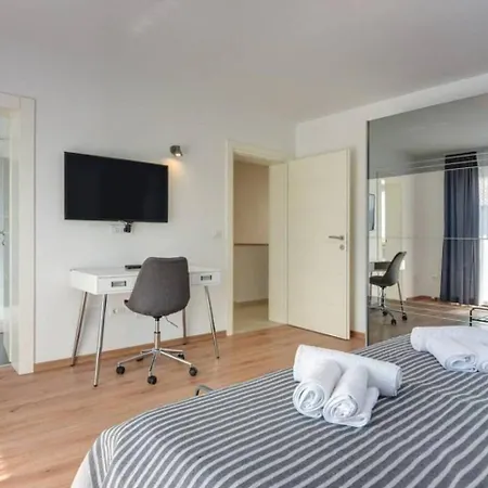 Grande T&d For 14 People Near With Sauna, Fitness & Heated Pool Вілла *