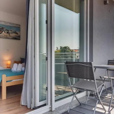 Grande T&d For 14 People In With Sauna, Fitness & Heated Pool