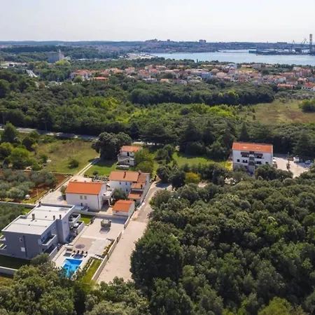 Вілла Grande T&d For 14 People Near With Sauna, Fitness & Heated Pool Пула